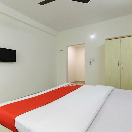 Oyo 43851 Hotel Virasat Māndu Exteriör bild