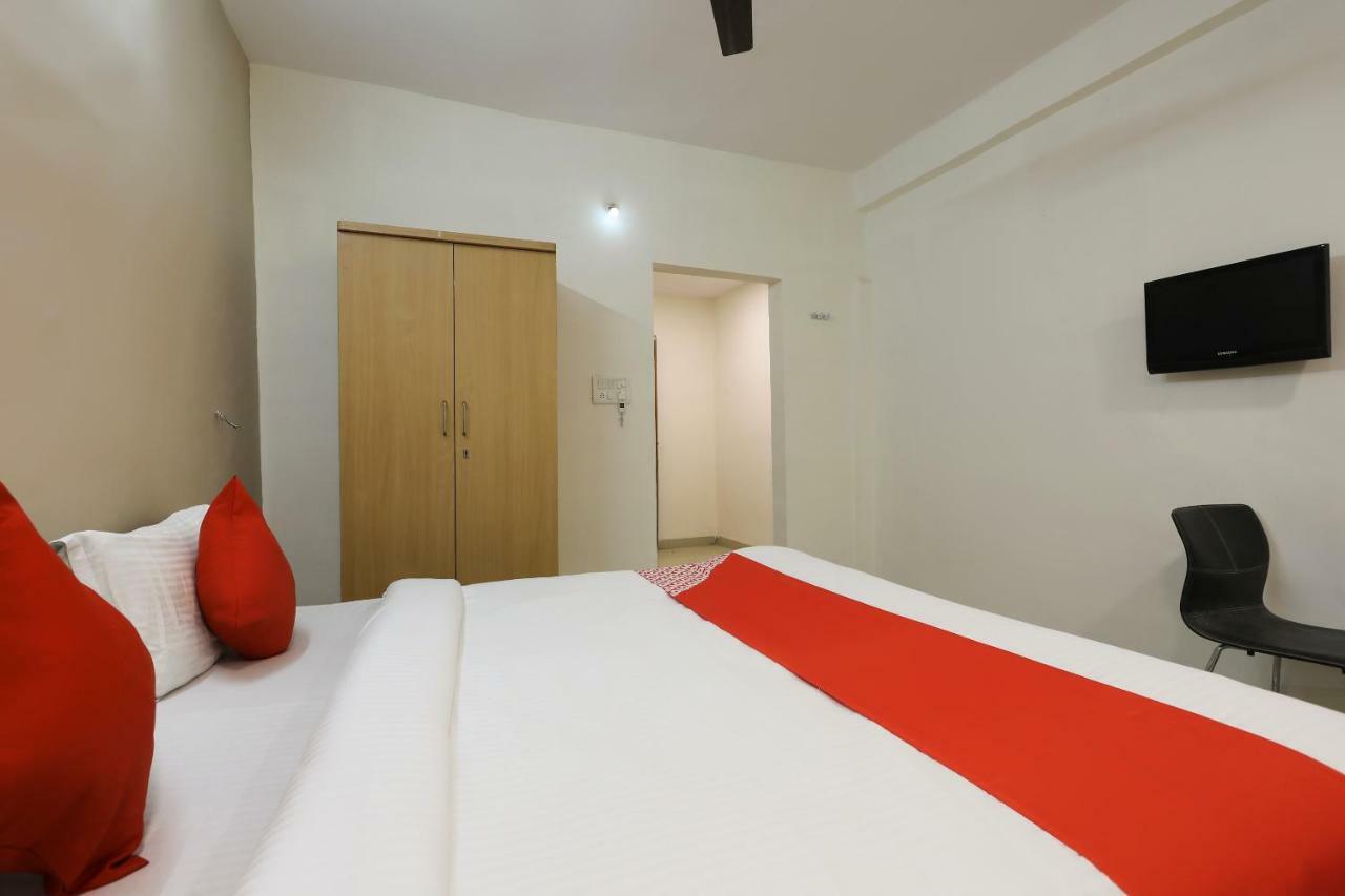 Oyo 43851 Hotel Virasat Māndu Exteriör bild