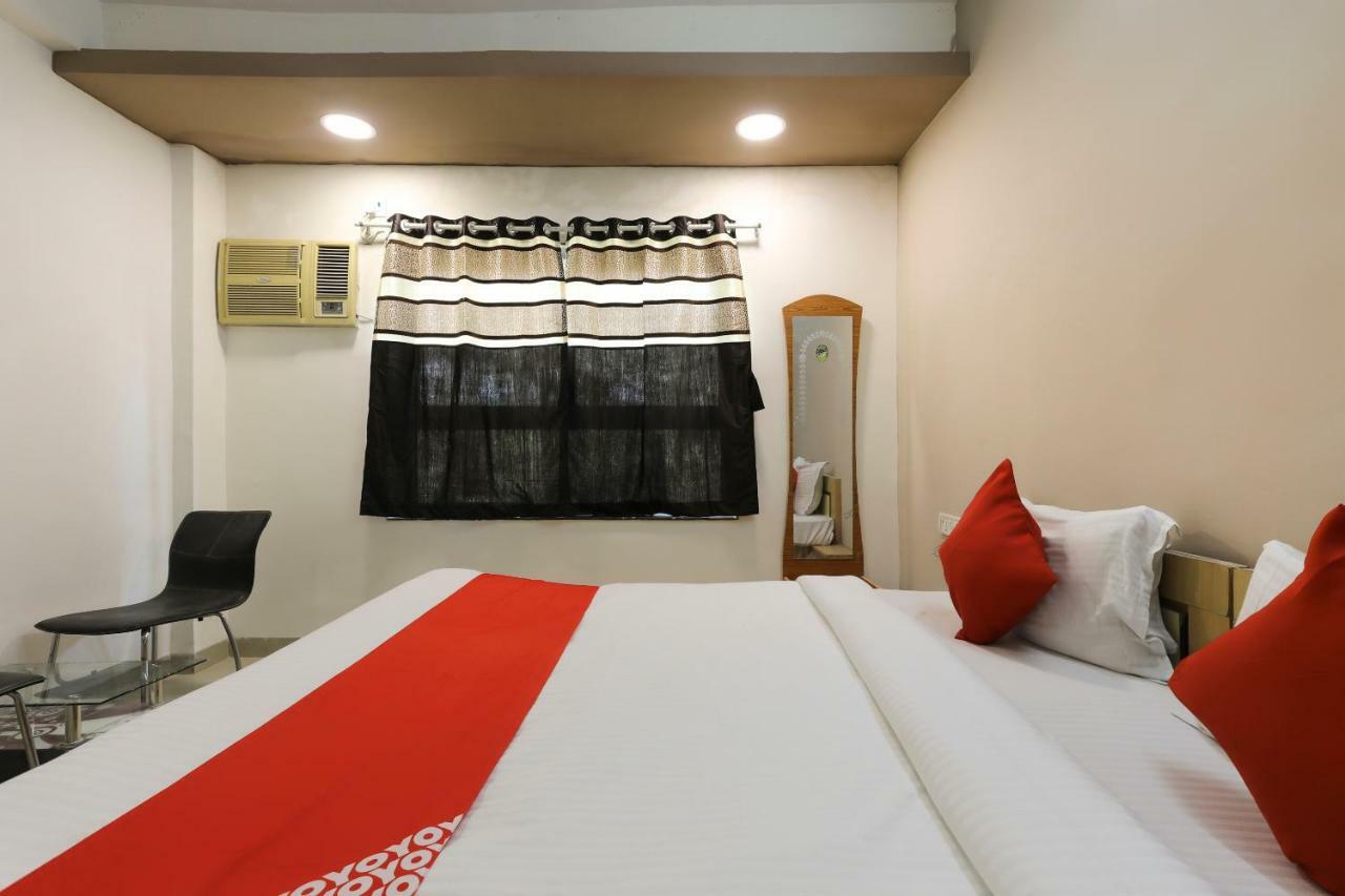Oyo 43851 Hotel Virasat Māndu Exteriör bild