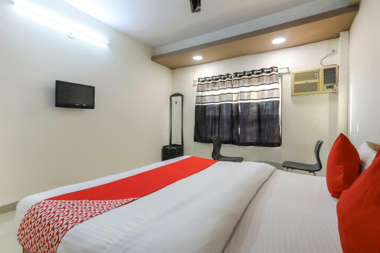 Oyo 43851 Hotel Virasat Māndu Exteriör bild