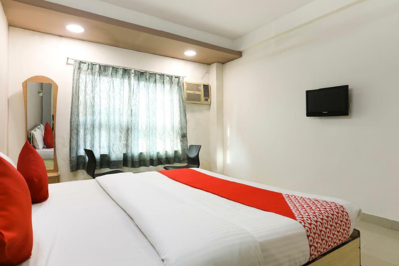 Oyo 43851 Hotel Virasat Māndu Exteriör bild
