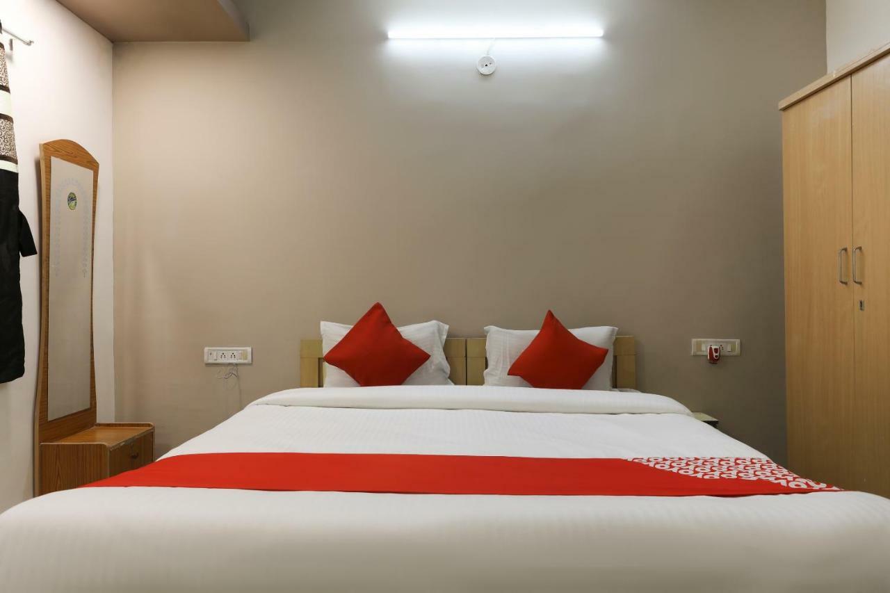 Oyo 43851 Hotel Virasat Māndu Exteriör bild