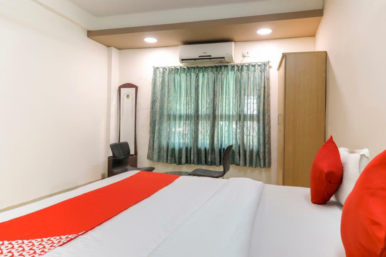 Oyo 43851 Hotel Virasat Māndu Exteriör bild