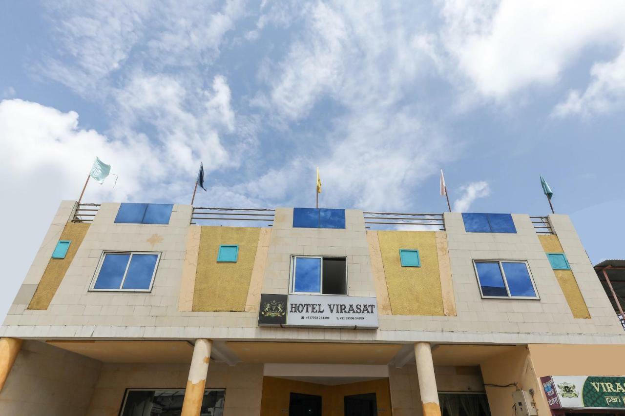 Oyo 43851 Hotel Virasat Māndu Exteriör bild