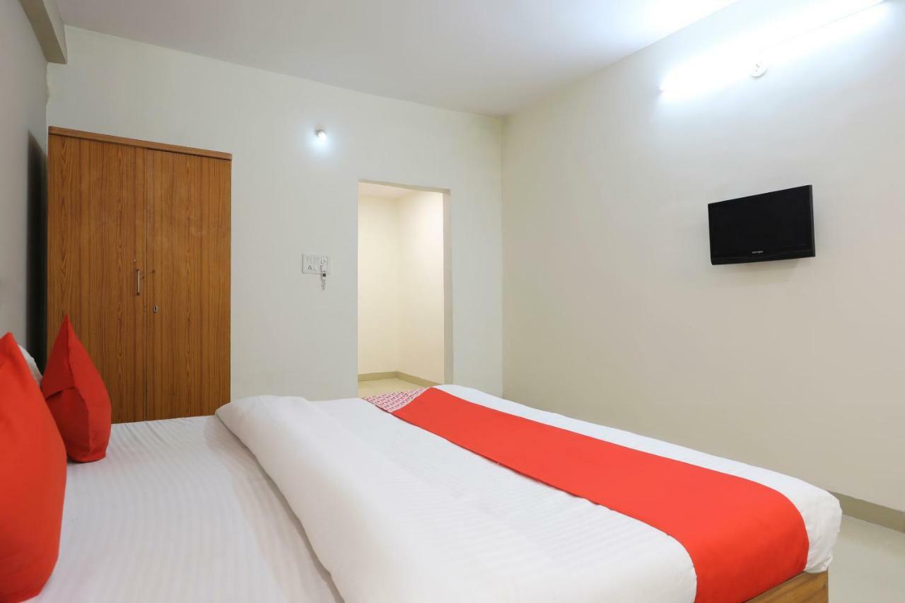Oyo 43851 Hotel Virasat Māndu Exteriör bild